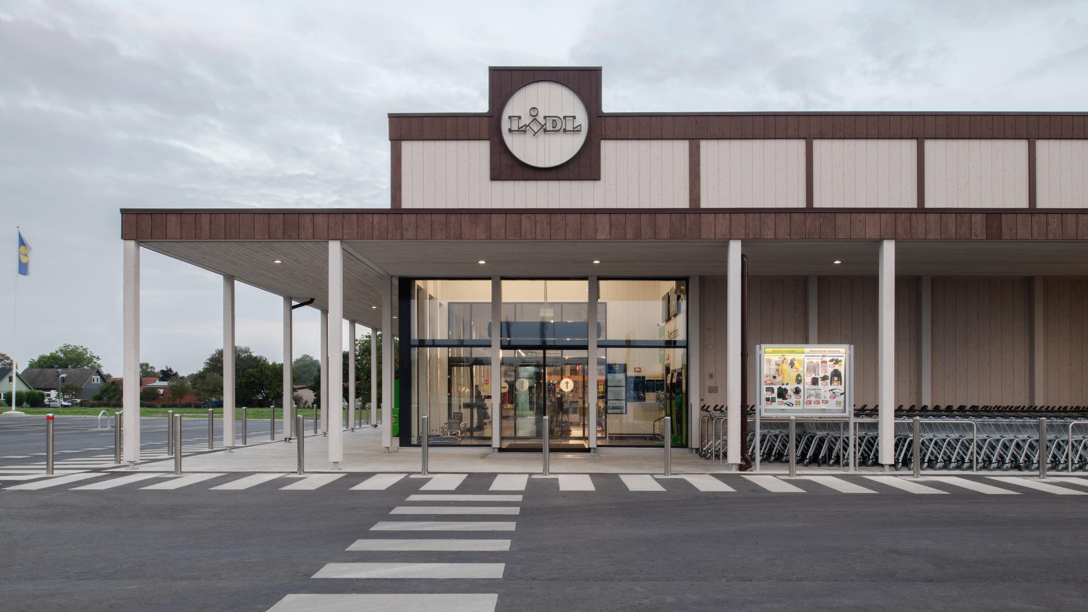 Sveriges första NollCO2-certifierade byggnad – en Lidl-butik i Visby, arkitekt: LINK Arkitektur