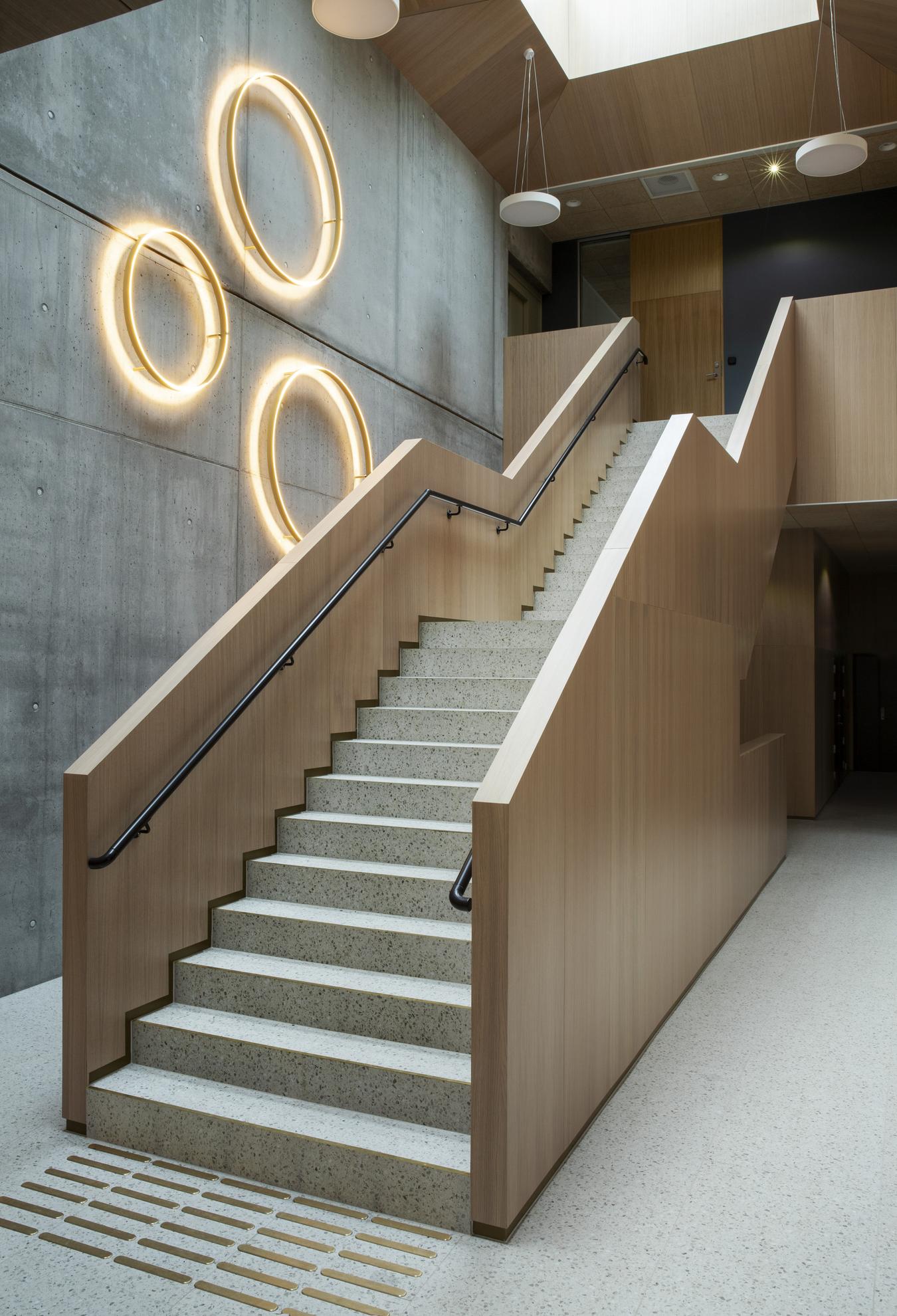 Stairs in concrete and wood. Photo